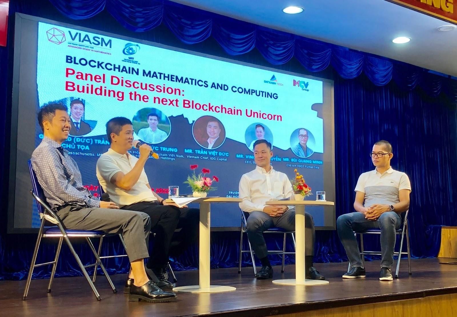 Ông Phan Đức Trung chia sẻ trong phần Panel Discussion giữa các chủ doanh nghiệp .jpeg